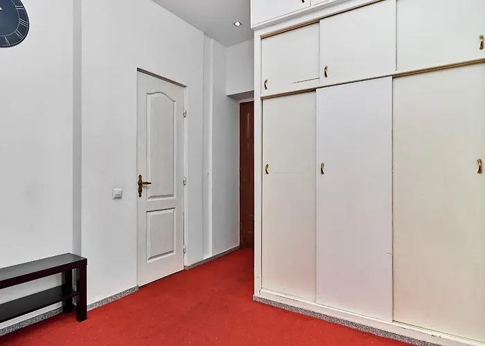 Market Square Old Town By Renters *